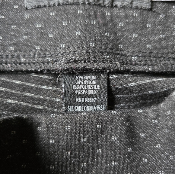 Torrid Dotted Pull On Capris Size 1 - Picture 9 of 10